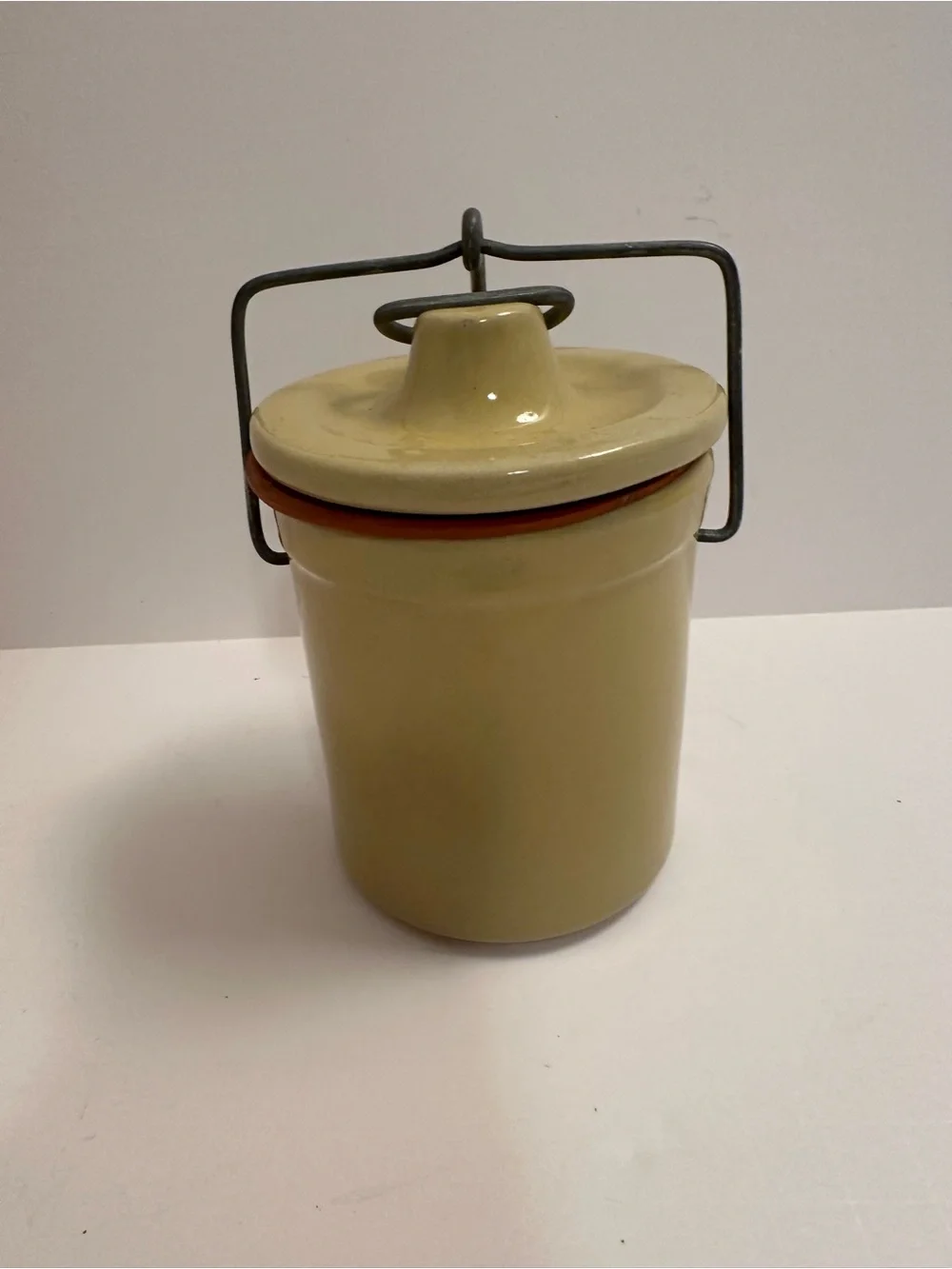 Vtg Cream Color Glazed Stoneware Crock w/ Wire Bail Locking Lid And Rubber Seal